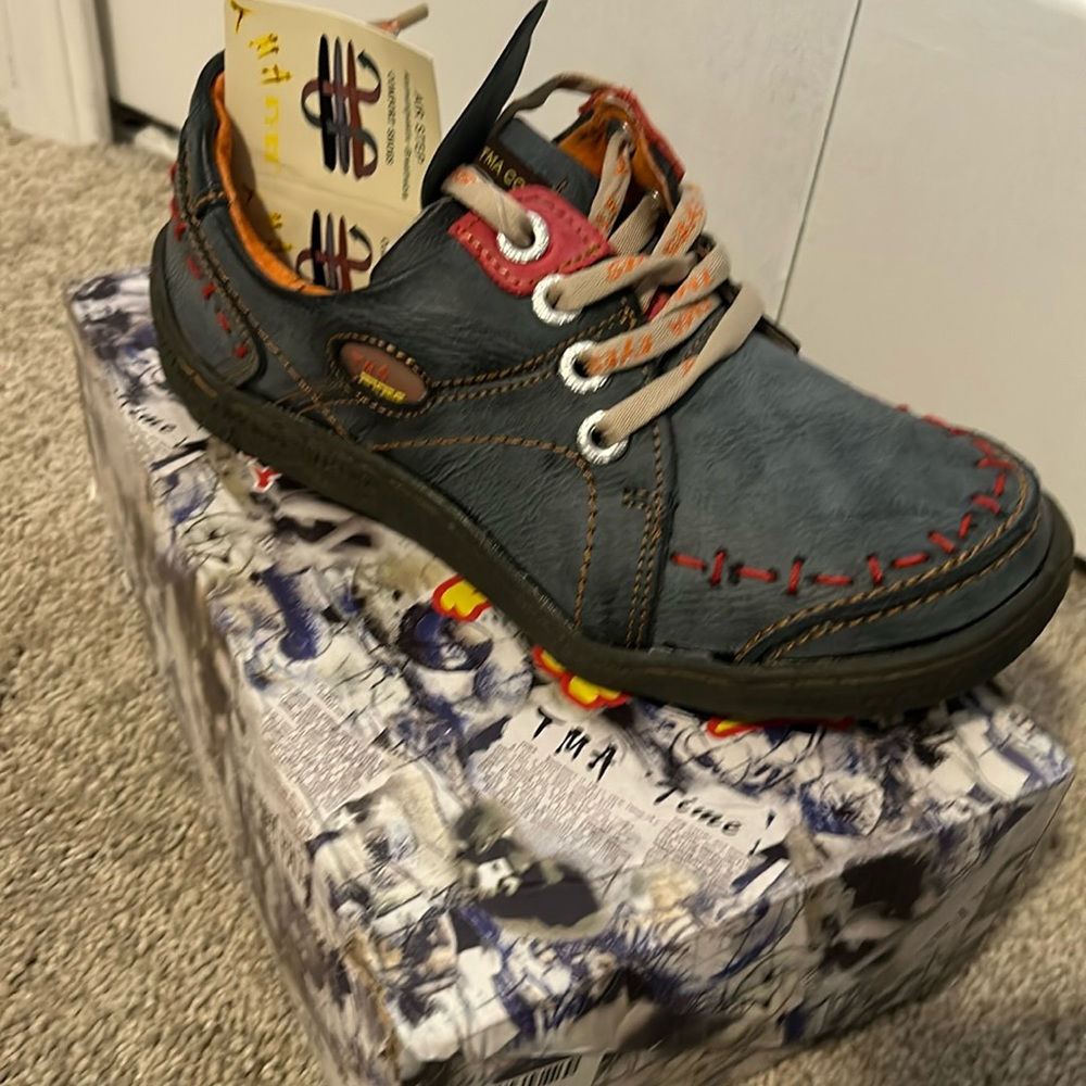 Leather sneaker